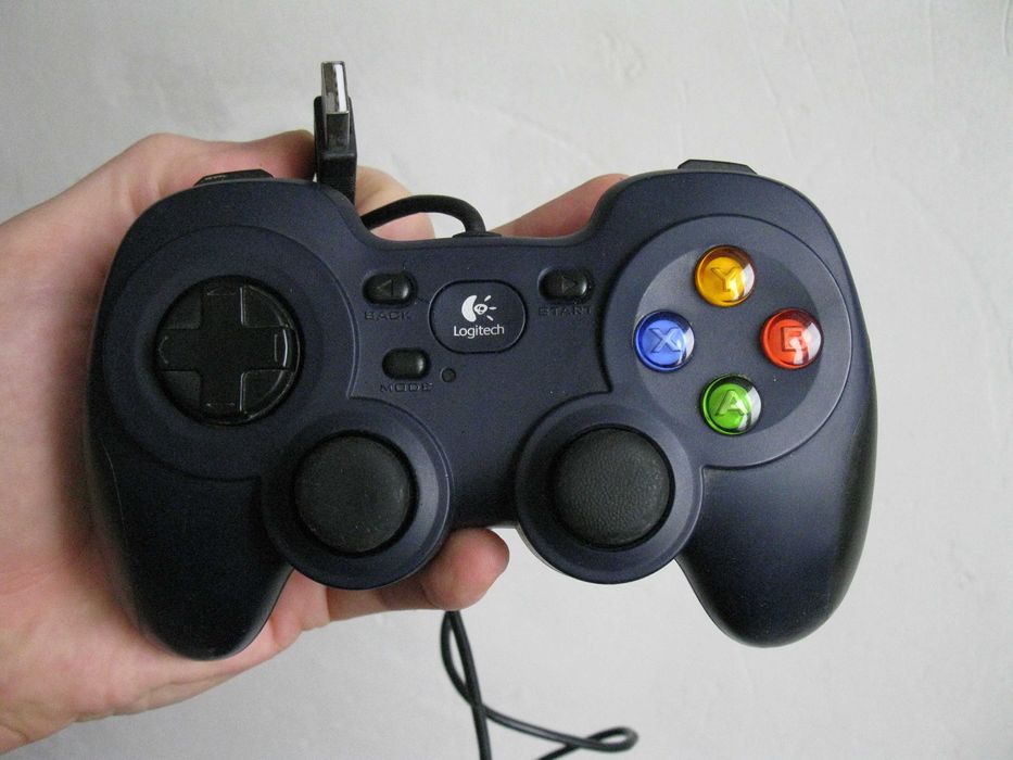 Проводной геймпад Logitech F310