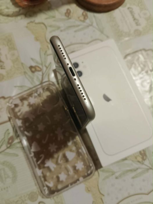 iPhone 11 64 GB biały