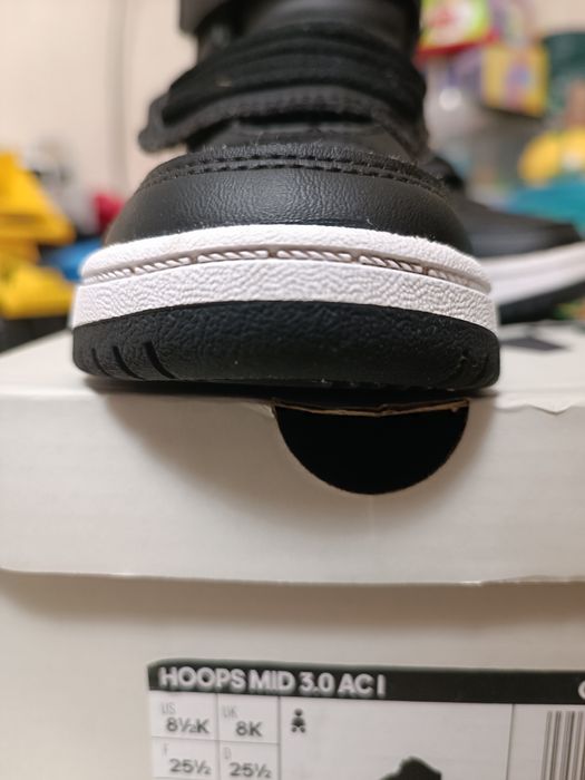 Дитячі високі кросівки adidas Hoops Mid 3.0 Aс  25,5