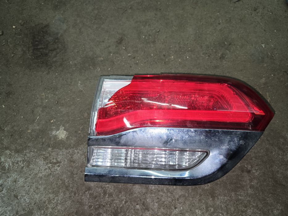 Фонарь задний Jeep grand Cherokee wk2