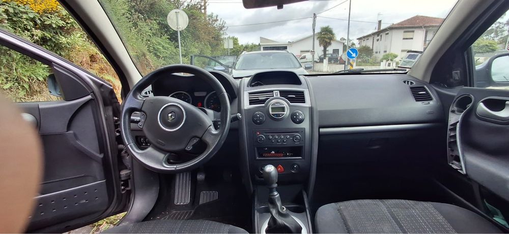 Megane  2 ( para pecas ou reparaçao )