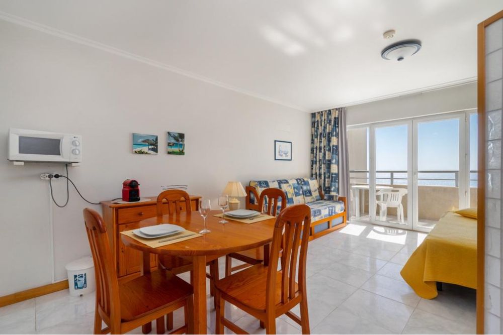 FÉRIAS  Praia da Rocha com piscina, Ac, estacionamento e internet