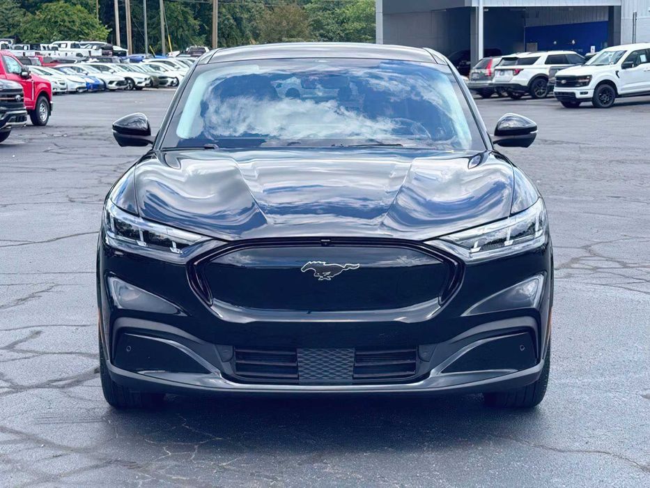 Ford Mustang Mach-E Premium      2025