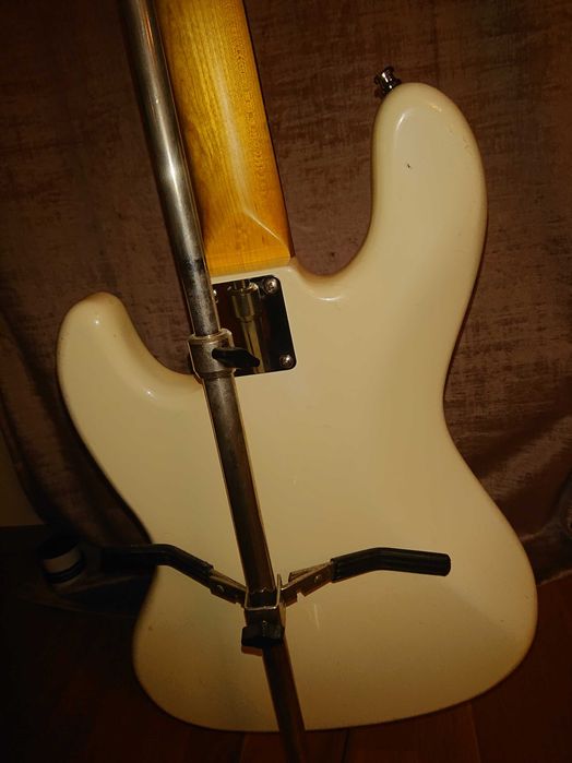 Gitara basowa vintage fretless