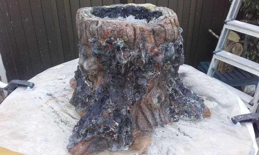 Vaso de cimento tronco de madeira