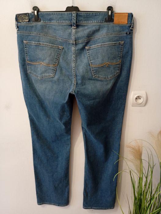 Rozciągliwe jeansy straight rozmiar 48 Lucky Brand