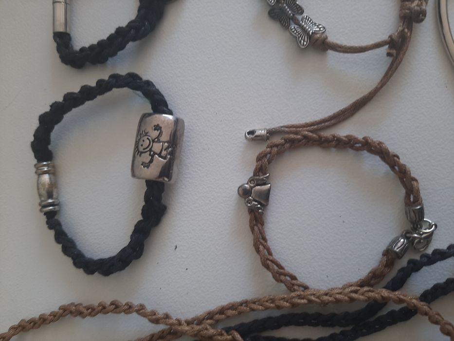 Colares e pulseiras  artesanais  unixesso  ou criança novas
