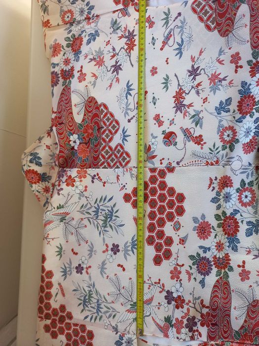 Autentyczne kremowo-czerwone kimono komon z motywem żurawi, kwiatów