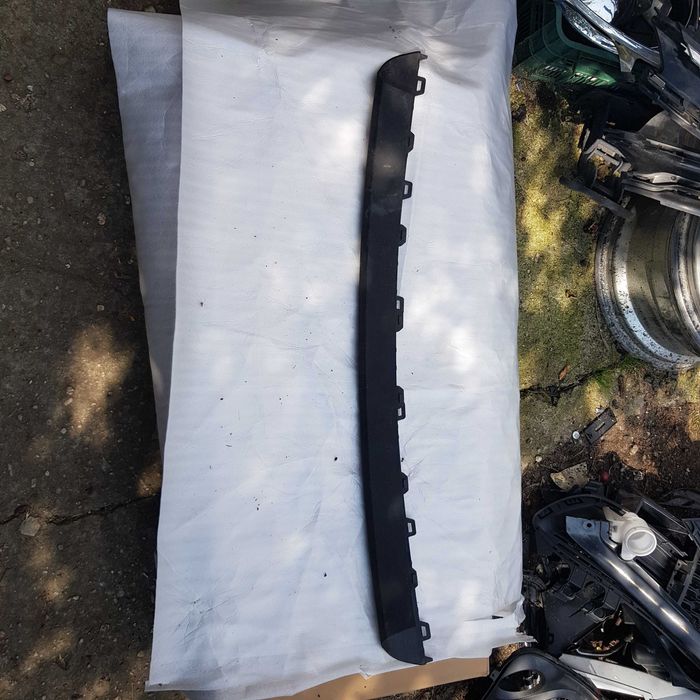 listwa dolna zderzaka przód BMW 1 F40