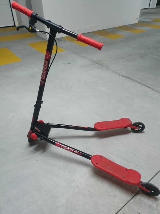 Fliker (triciclo articulado) de três rodas