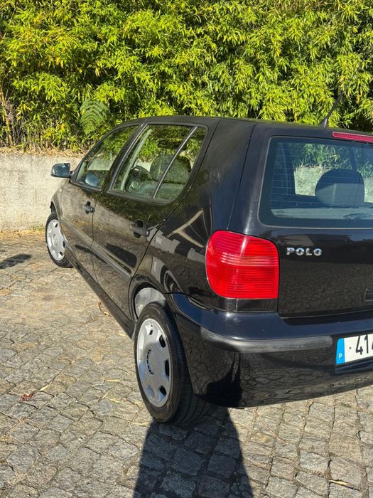 Polo 2001 1.0  com detalhes a fazer chama que da negocio