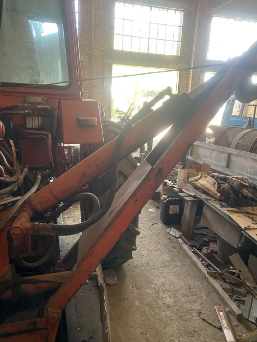 Трактор эскаватор