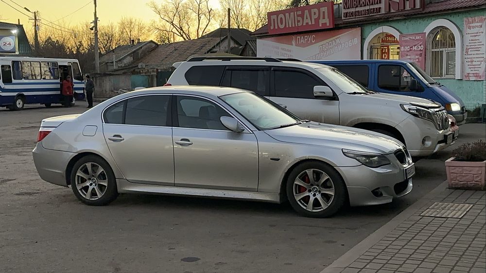Продаю BMW E60 3.0 бенз 2009 автомат