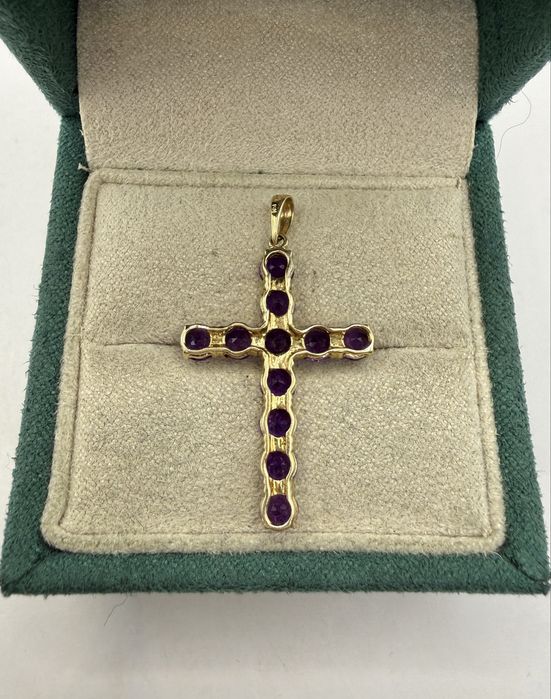 Złota zawieszka krzyżyk z ametystami 2,60ct