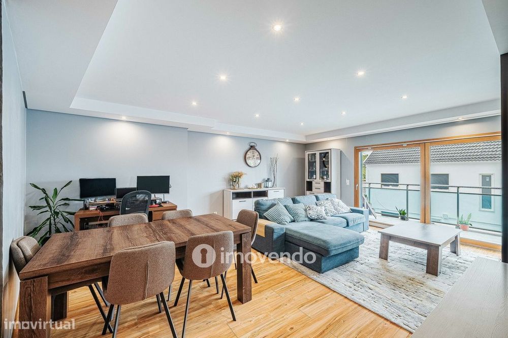 Apartamento T2 moderno, com garagem e varanda, no Milharado