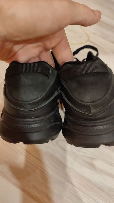 Шкіряні кросівки на юнака