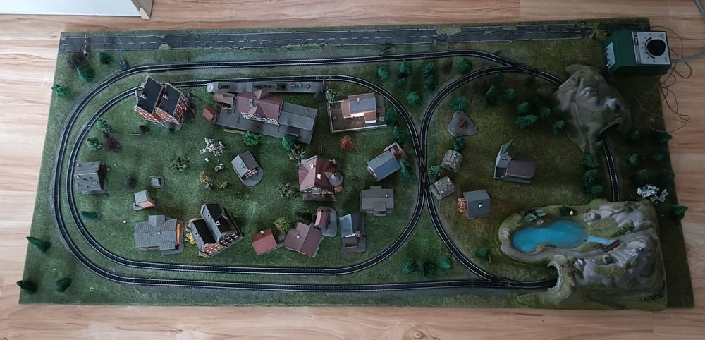 Kolejka elektryczna skala N Piko + Trix Compact + wagony