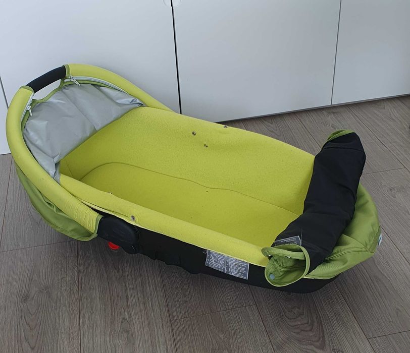 Alcofa marca Quinny de cor verde