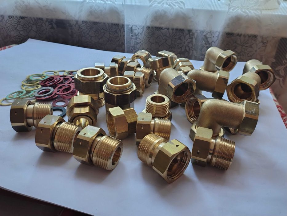 Śrubunki proste,kolana śrubunkowe z obrotową nakrętką gw/gz 1",5/4"