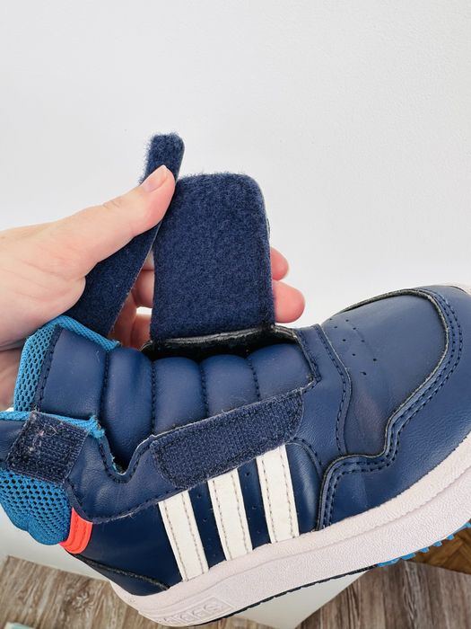 Дитячі високі кросівки для хлопчика adidas Hoops Mid