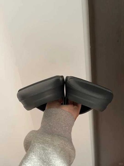 Yeezy_Slide_onyx_Czarny 37