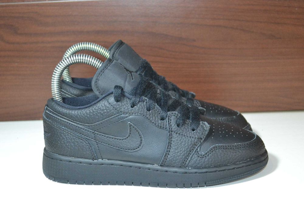 Nike air jordan 1 low кроссовки 35.5р кожаные. Оригинал 2021