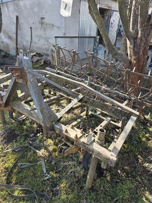 Навісне плуг та культиватор