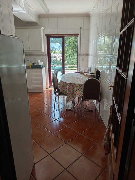 Alugo um quarto