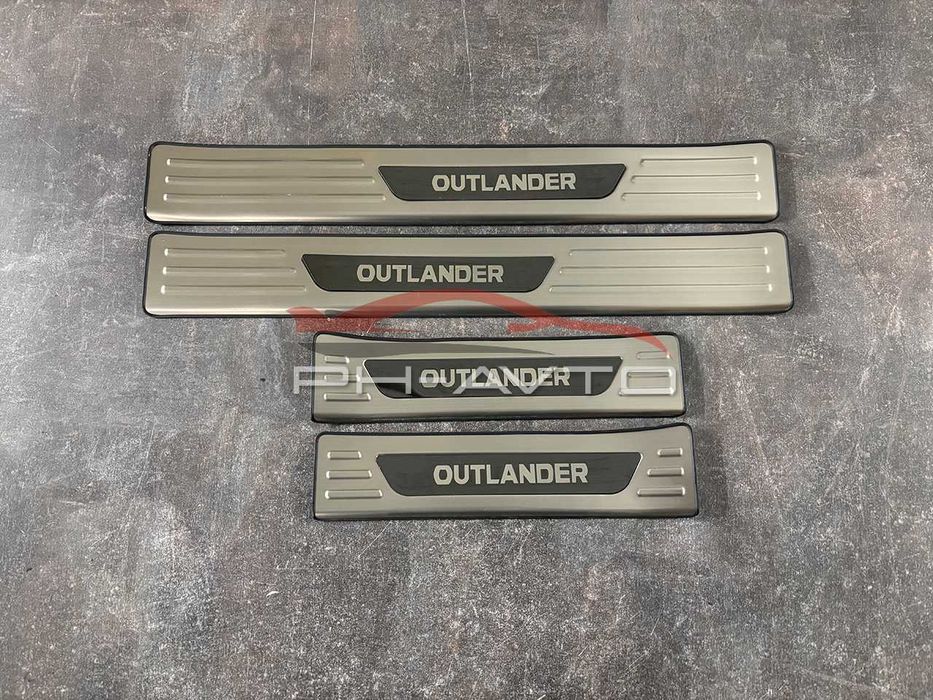 Накладки на пороги Mitsubishi Outlander 2022+ зовнішні на метал