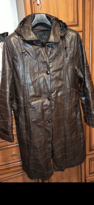 Brązowy płaszcz 3/4 że skóry