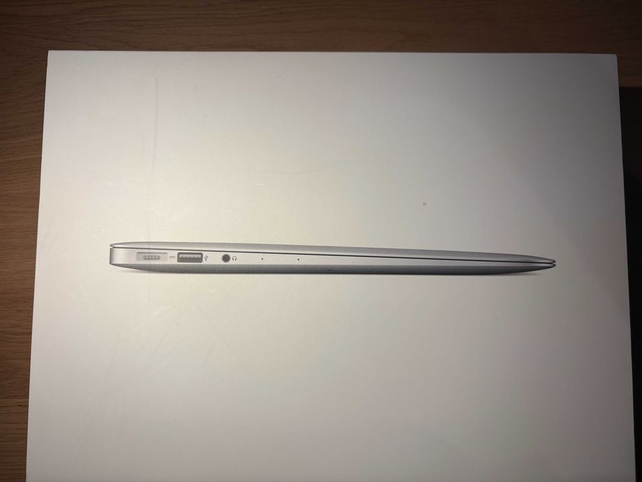 MacBook Air 13" A1466 (i5 5.gen/8GB/256SSD) - bardzo dobry stan!