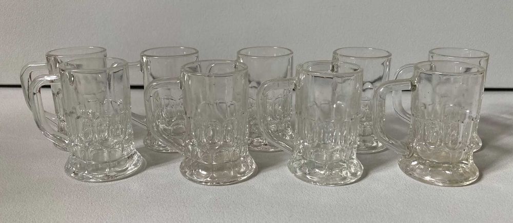Conjunto de 9 Canecas Miniatura Antigas para Bebidas Espirituosas ou Café