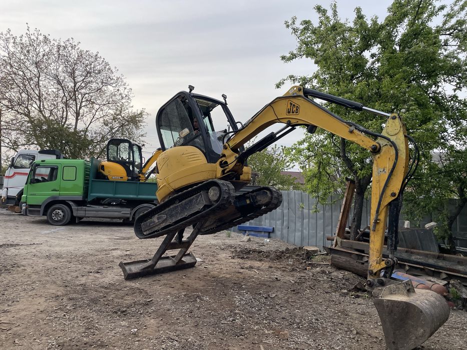 Продам міні ескаватор  JSB8035ztz в харошому стані
