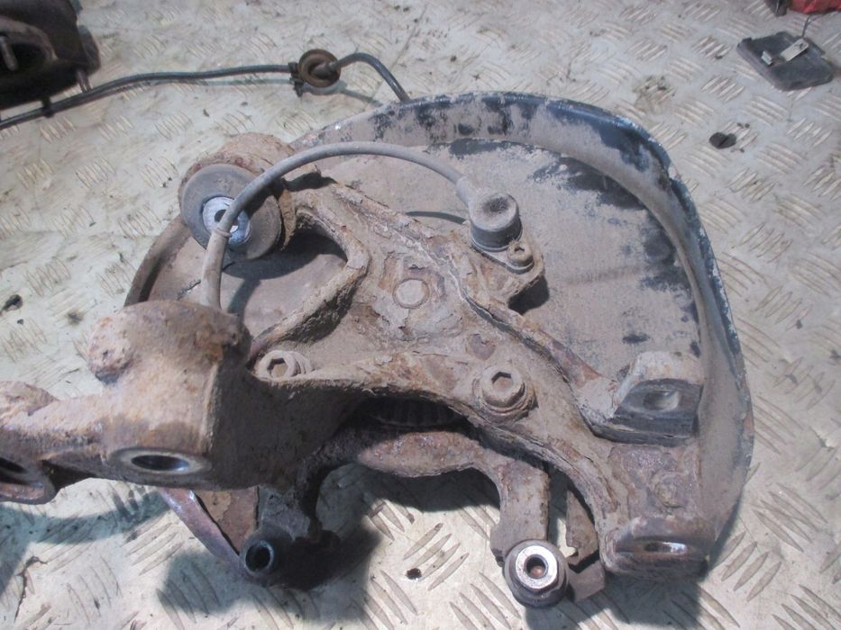 audi a4 s4 b6 8e 8h piasta zwrotnica prawy tył