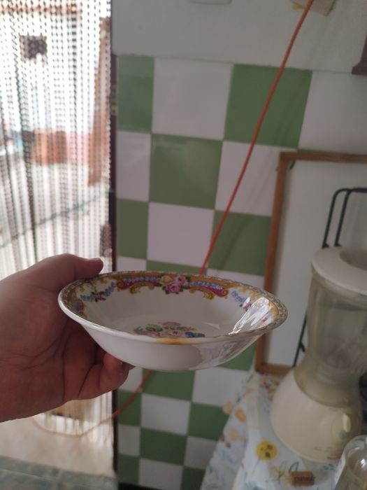 Tijela antiga decorada com flores
