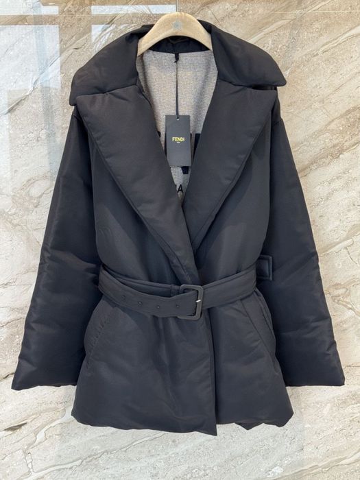 Продається стильна куртка