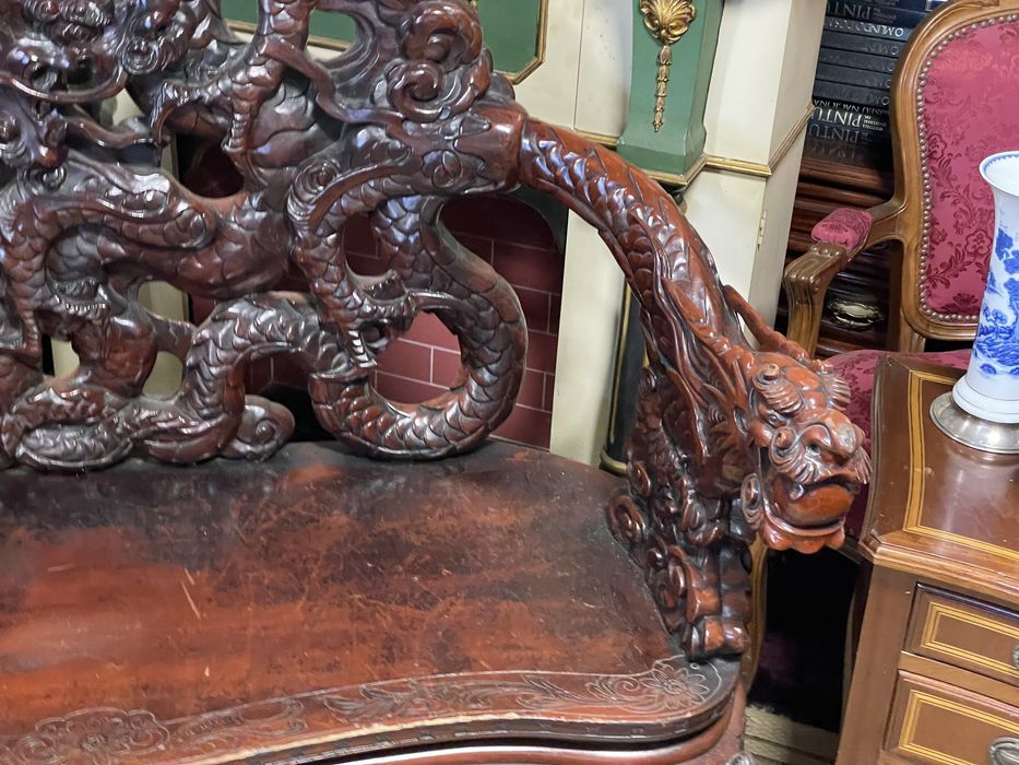 Banco chines com dragao