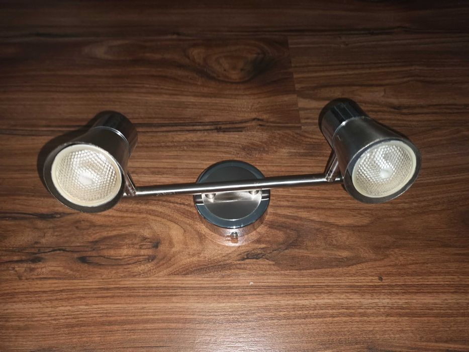Vendo candeeiro de tecto  orientável com 2 focos lâmpadas leds