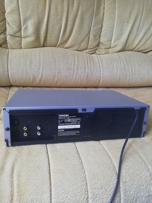 Видеомагнитофон Toshiba V-E30. Под ремонт.