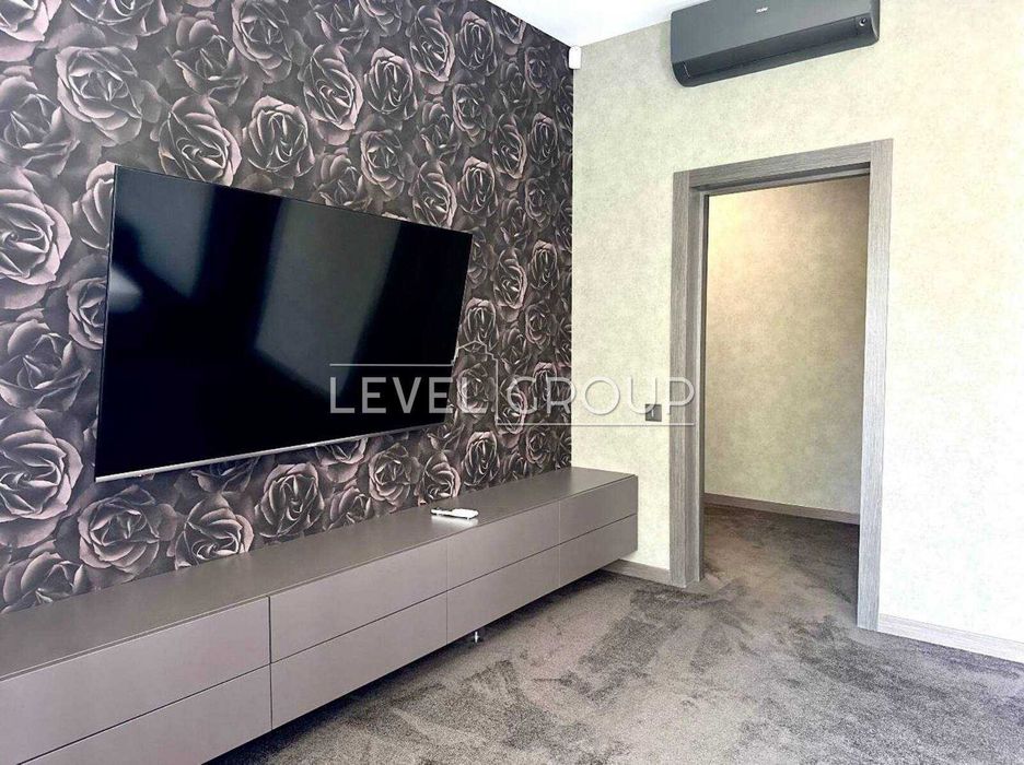 Продається сучасний будинок з якісним ремонтом у Русанівських садах