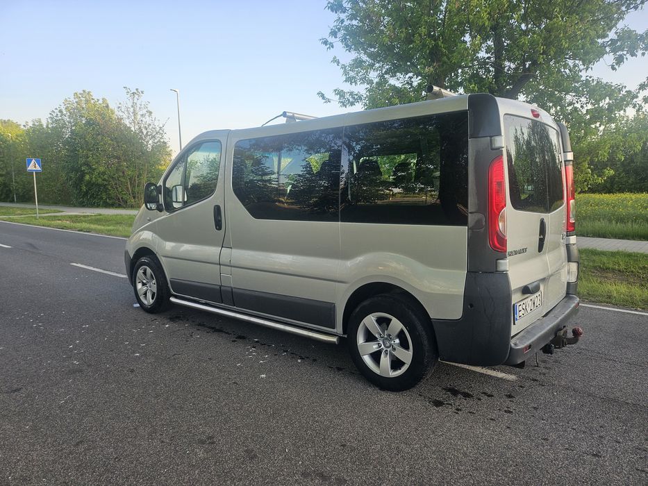 Sprzedam Renault Trafic 9-cio osobowy