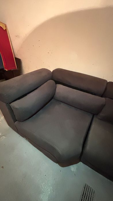 Sofa Cinza Escuro Gato Preto
