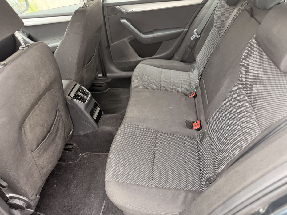 Skoda Octavia Limo 1.6Tdi  - c/ 1 dono nacional