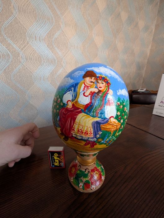 Яйцо страусиное,  сувенир.