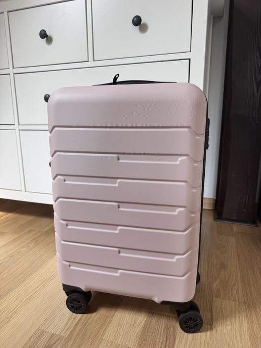 Walizka kabinowa rożowa 35L