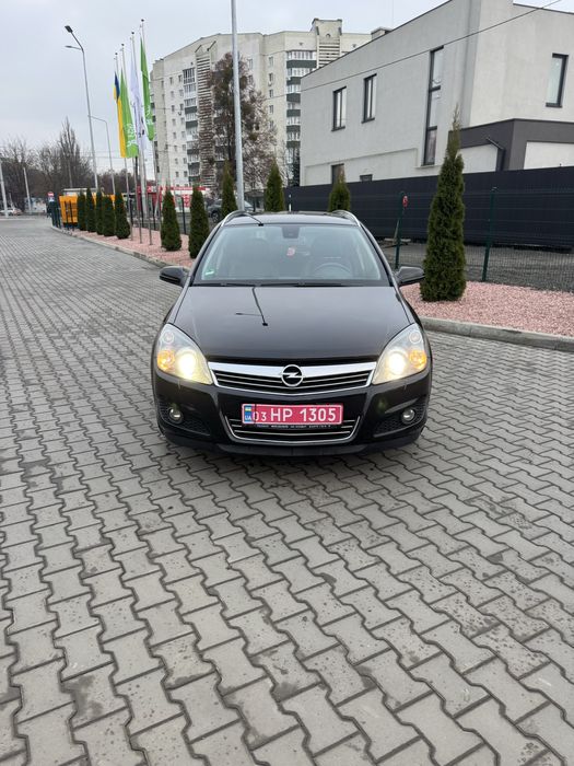 Продам свіжо пригнаний автомобіль з Німеччини Опель Астра 2008 рік з 1.8 бензиновим двигуном, автомобіль в чудовому стані, більш детально по телефону 09******24