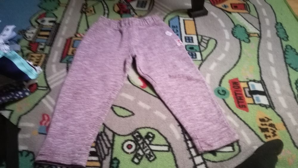 Varias roupas de menina