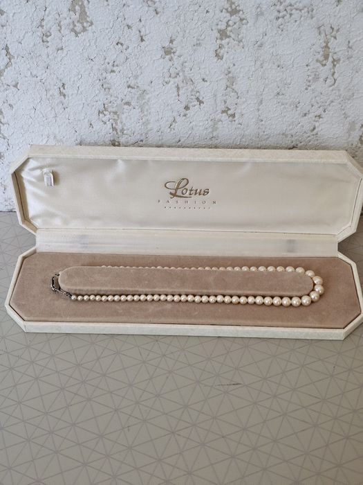 Naszyjnik damski marki LOTUS.