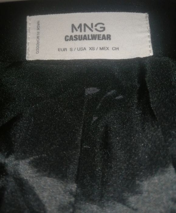 Blazer Preto em Veludo - Mango