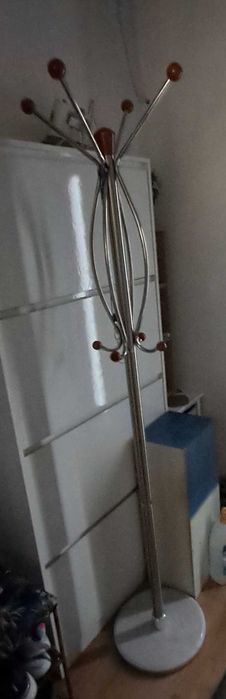 Wieszak stojacy pająk na marmurowej podstawie